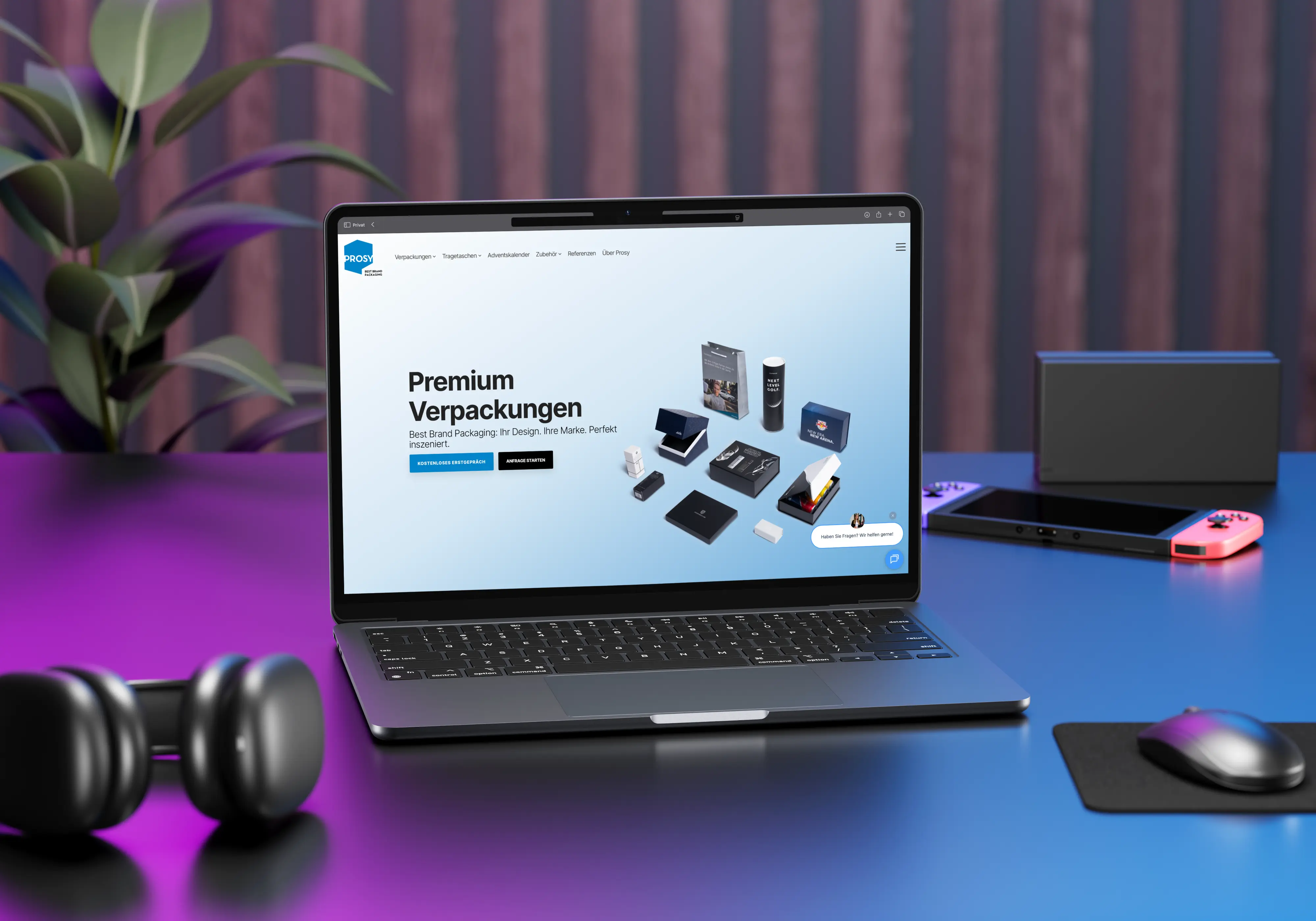 Ein Laptop zeigt die professionelle Website der Firma Prosy an.